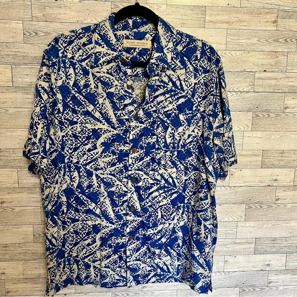 Blue/White Medium Silk Men’s Hawaiian Shirt Button‎ Front by Island Republic